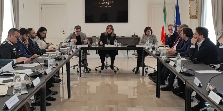 Rifiuti, in Prefettura la cabina di regia contro ecoballe e traffici illeciti