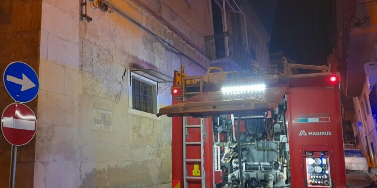Canosa: Auto in fiamme in vico Benedetto Brin