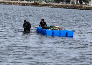 Recupero rifiuti plastici dalle acque dei fiumi e dei laghi
