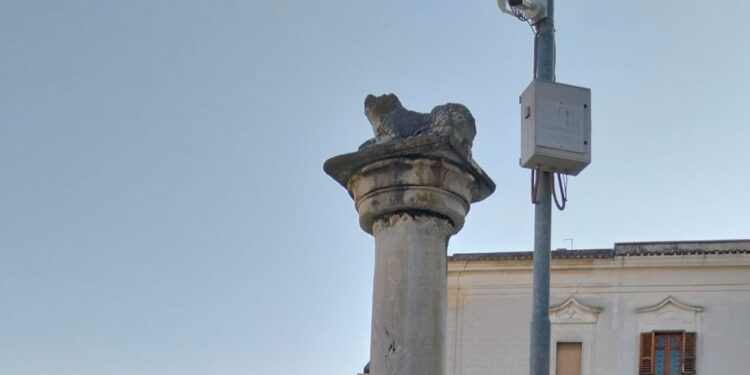 La Colonna della Gogna del ‘700 a Canosa: riscoperte le radici marmoree del leone