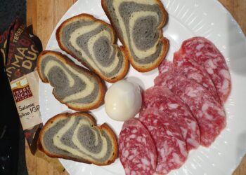Pasqua 2026: Pane a prosciutto e salame di Felino a tavola