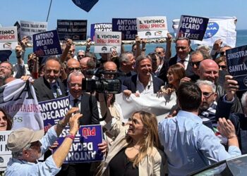 Flash mob contro aumento tasse per buco sanità
