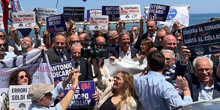 Flash mob contro aumento tasse per buco sanità