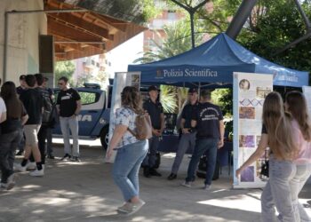 Polizia di Stato dialoga con i giovani per educare alla legalità