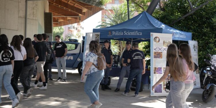 Polizia di Stato dialoga con i giovani per educare alla legalità