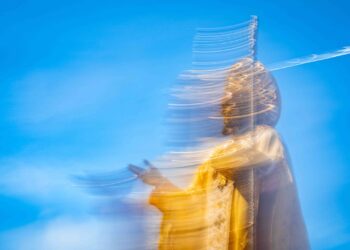A Bari, la mostra fotografica “Flusso di Fede e Umanità | SAN NICOLA” di Anthony Flowish