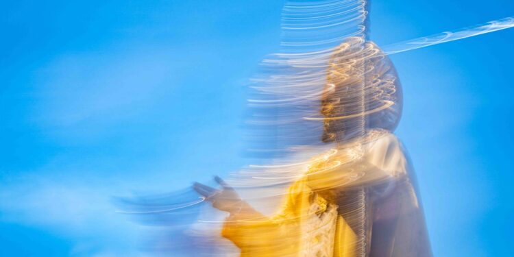 A Bari, la mostra fotografica “Flusso di Fede e Umanità | SAN NICOLA” di Anthony Flowish